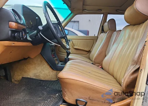 1983 Mercedes-Benz 240 D z USA, uszkodzony, nr VIN WDBAB23A9DB402302